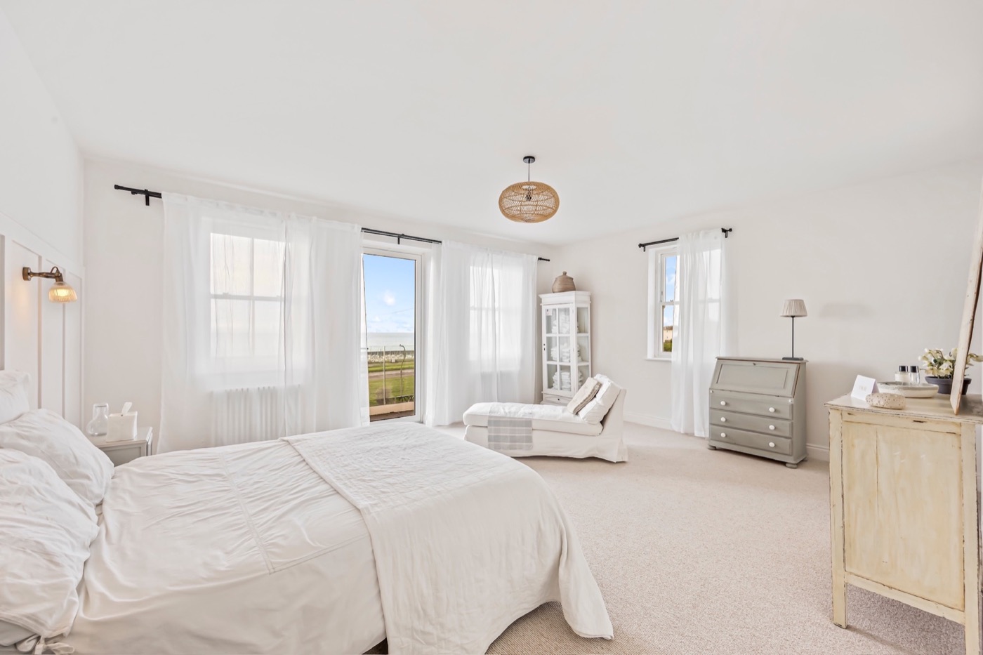 Sea-facing principal bedroom at The Lookout Brighton